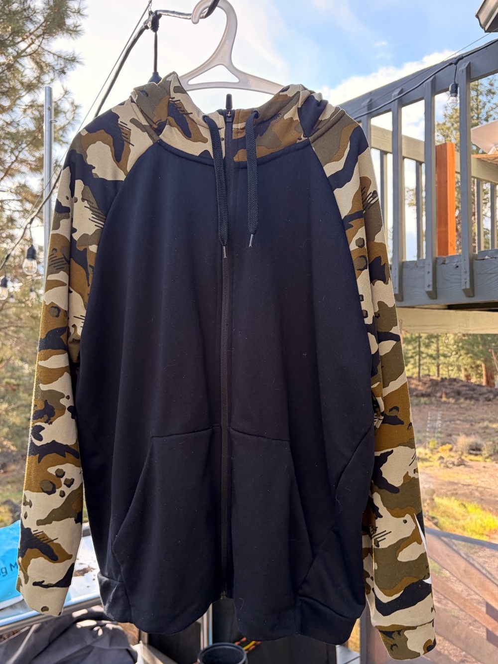 Nike Dri-Fit Black Hoodie with Camo Sleeves Mens size XL